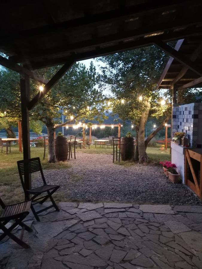 Agriturismo Dei Legi San Pietro Vara Exteriör bild