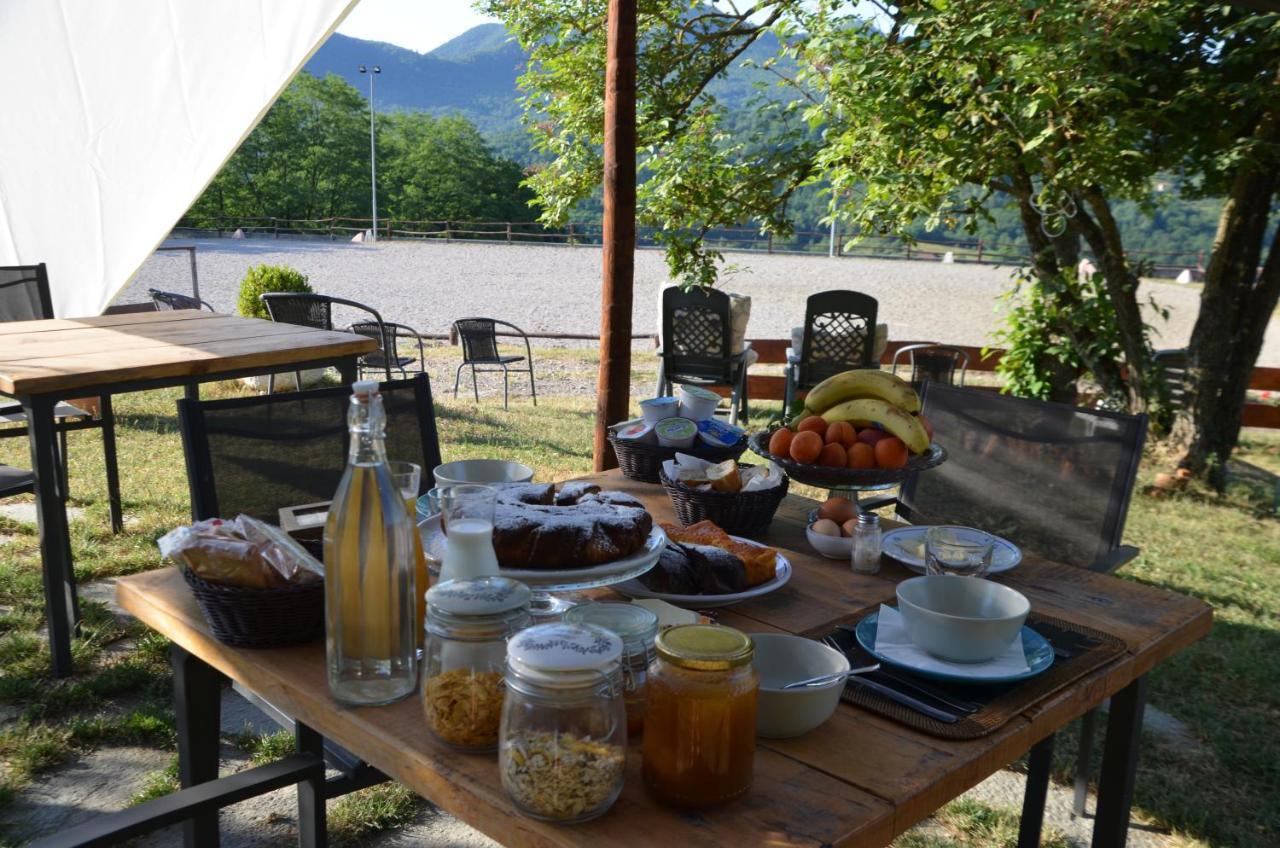 Agriturismo Dei Legi San Pietro Vara Exteriör bild