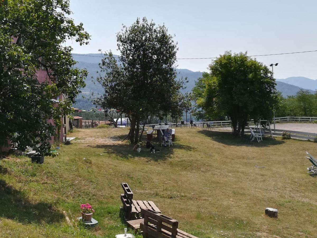 Agriturismo Dei Legi San Pietro Vara Exteriör bild