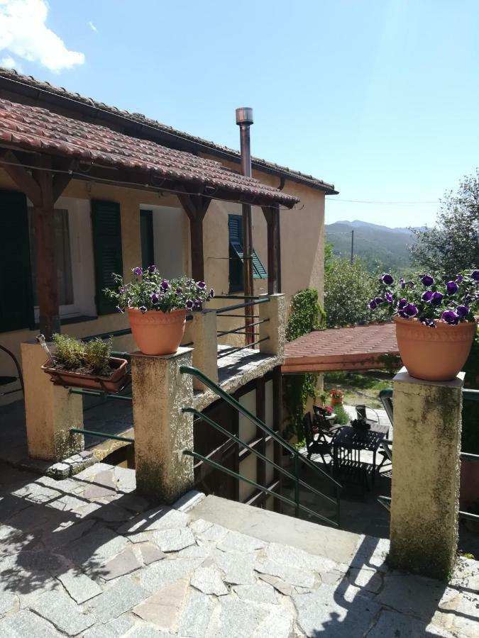 Agriturismo Dei Legi San Pietro Vara Exteriör bild